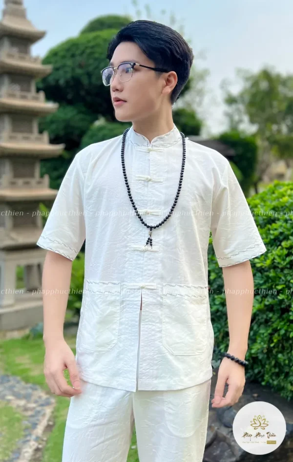 pháp phục màu trắng