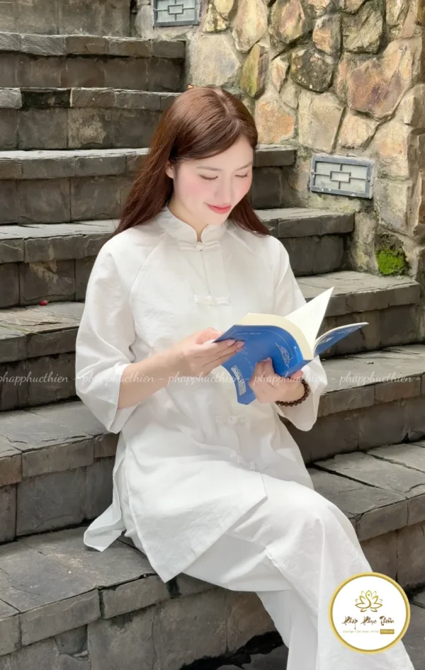 Đồ Lam Cổ Tàu Tà Dài Màu Trắng